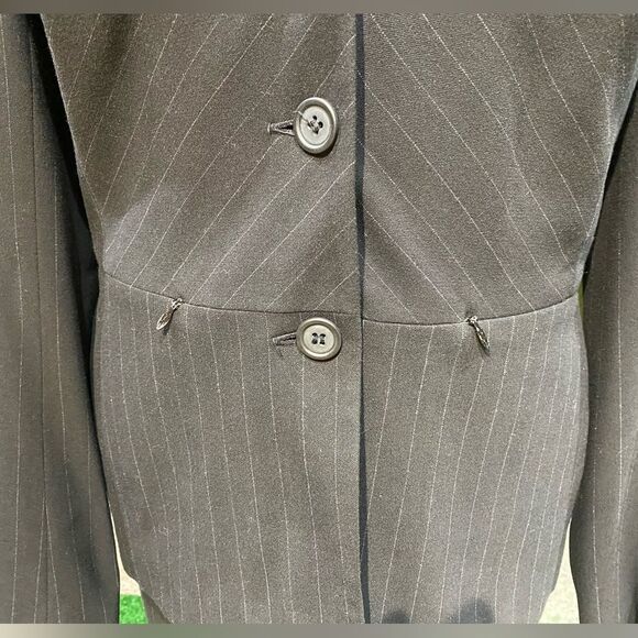 Harris Wallace New York Stripped Suit Skirt Size 4 side zipper in GUC - Picture 3 of 9